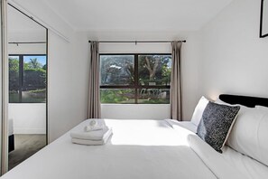 5 bedrooms, iron/ironing board, free WiFi, bed sheets