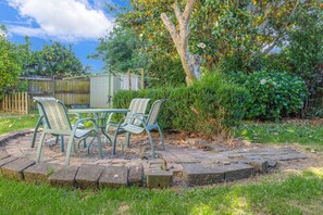 Unclassified image, 5 of 32, button - Green Family 5BR Retreat in Wattle Downs w Yard (Auckland South)