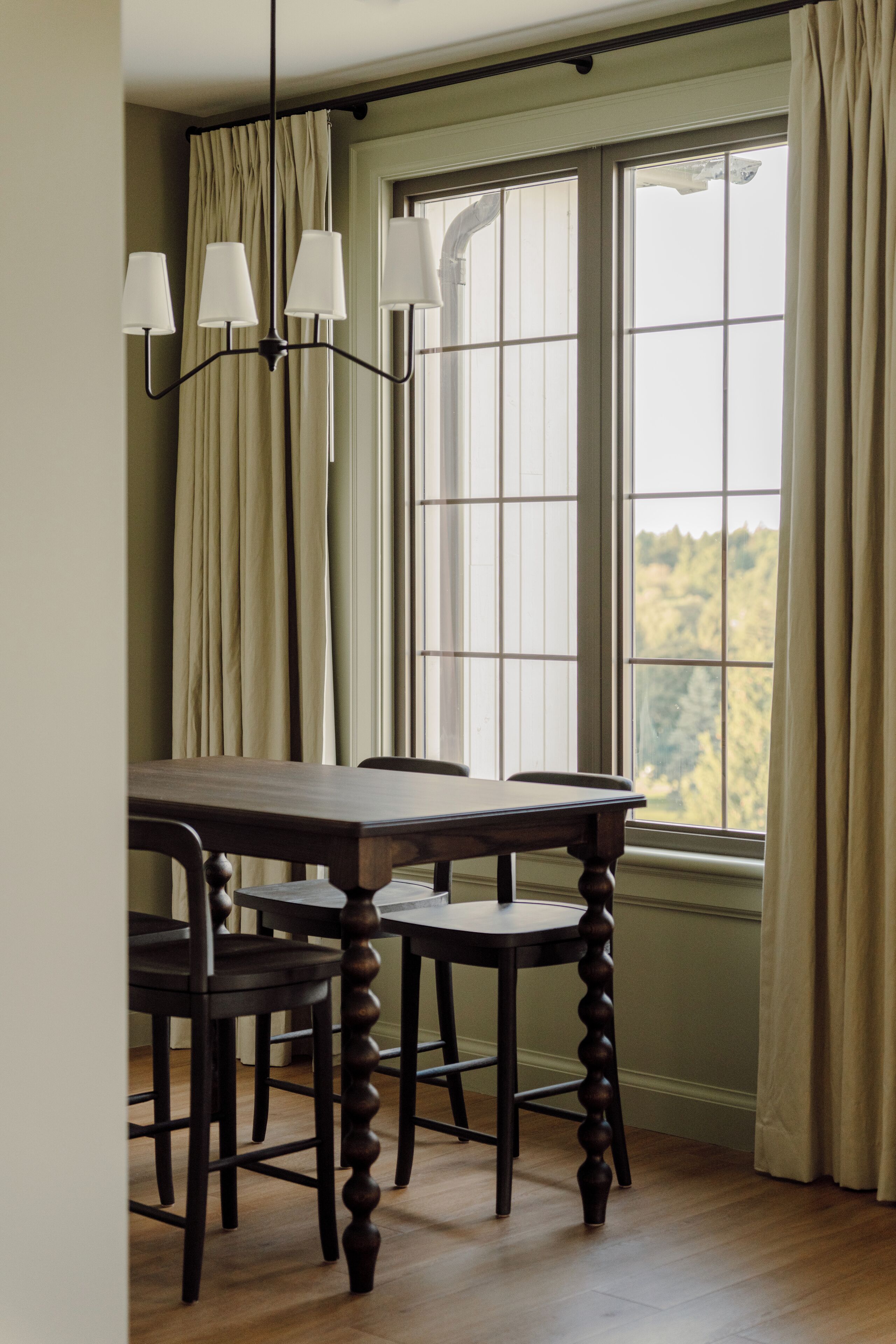 2-Bedroom Suite | 1 King, 2 Twins, Kitchenette, Fireplace | Dining room