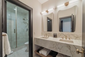 1-Bedroom Suite | 1 King, Kitchenette | Bathroom | Hair dryer, towels, soap, shampoo - The Penrose Suites (Saint Marys)