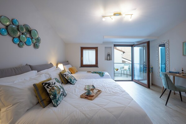 2 Schlafzimmer, Schreibtisch, Bügeleisen/Bügelbrett, Reisekinderbett