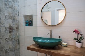 Shower, free toiletries, hair dryer, bidet - Casa Dafne Historical center Wonderful rooftop (Sorrento)