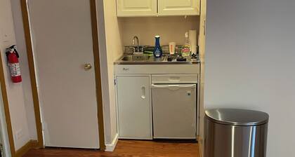 Cozy 1 Bedroom, Ground Floor Apartment in the Northeast Bronx