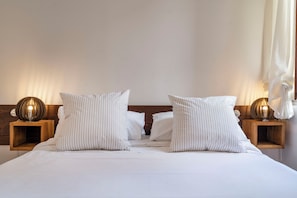 Apartment, Canal View | 2 bedrooms, iron/ironing board, cots/infant beds, free WiFi