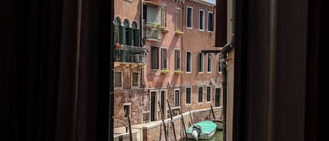 Departamento, vista al canal | Vista desde la habitación