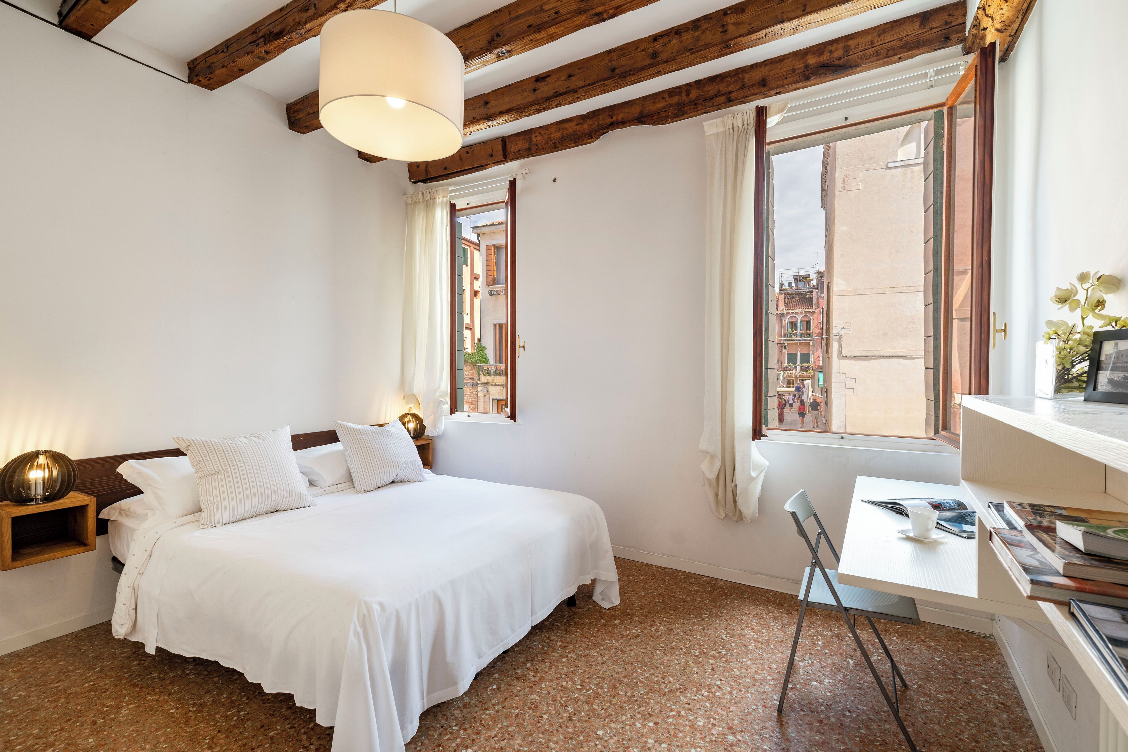 Apartment, Kanalblick