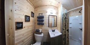 Dusche, Handtücher, Seife, Shampoo