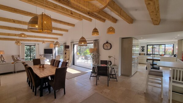 Dining - Villa Antassi 14 minute stroll to restaurants, wellness facilities, the beach (Grimaud)