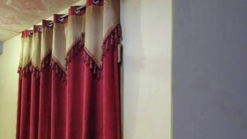Deluxe Double Room | Living area