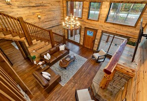 Smart-TV, Kamin, Videospiele, Tischfußball