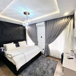 Chambre Deluxe, balcon, vue ville | Bureau, espace de travail pour ordinateur portable, Wi-Fi gratuit