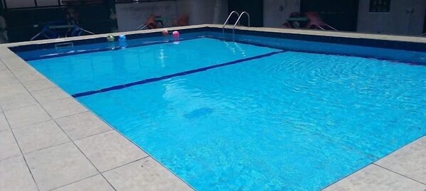 Hồ bơi ngoài trời