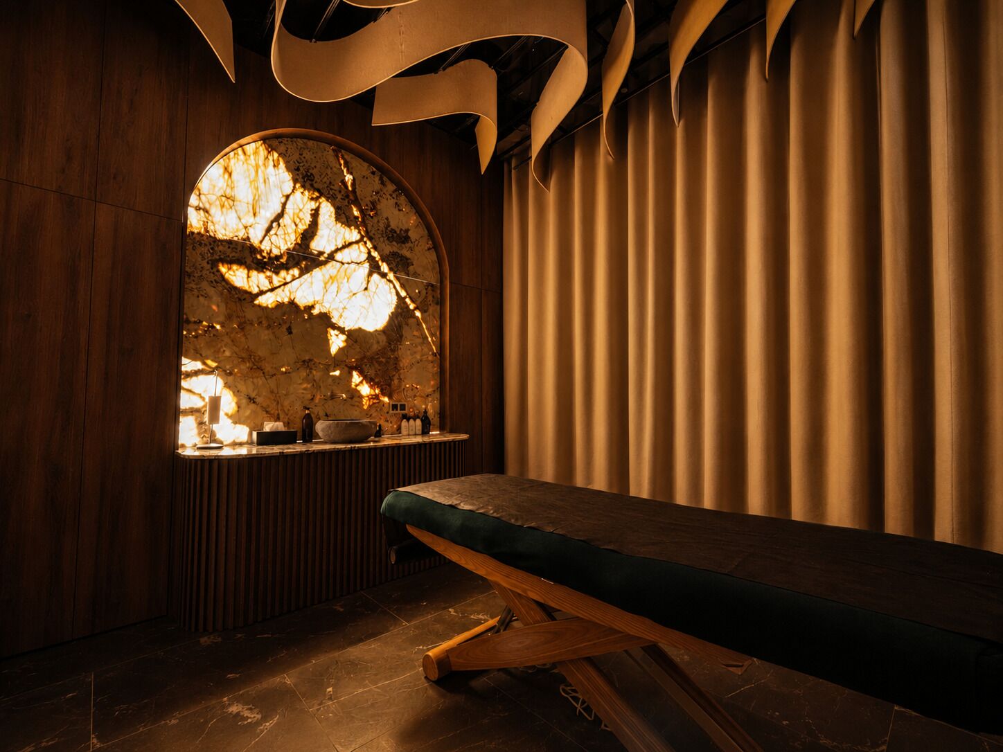Sauna, massaggi con le pietre calde