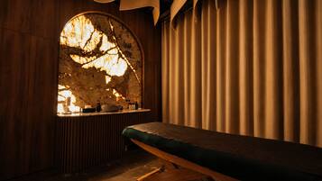 Sauna, massaggi con le pietre calde