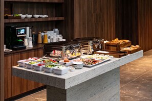 Free daily buffet breakfast - Boulevard Drobnera Residence (Wroclaw)