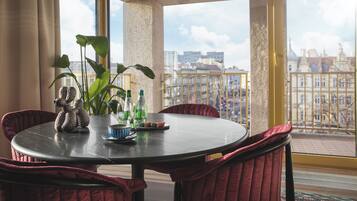 Suite with balcony and river view | Teras/patio