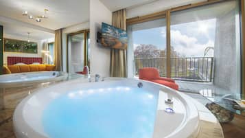 Apartment with jacuzzi Deluxe with river view | 1 svefnherbergi, myrkratjöld/-gardínur, hljóðeinangrun