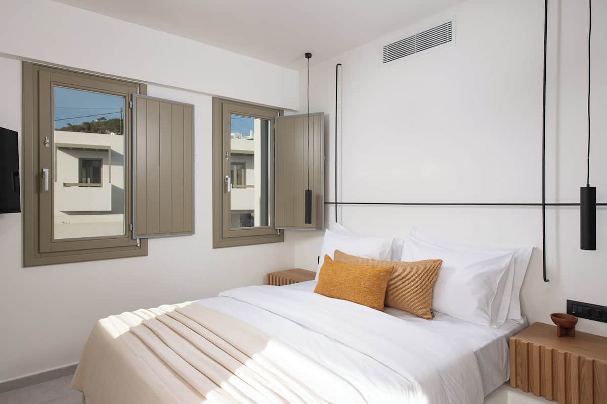 Premium Room with Jacuzzi | 1 bedroom, iron/ironing board, free WiFi, bed sheets