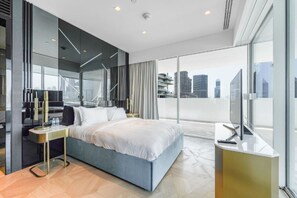 Desk, iron/ironing board, WiFi, bed sheets