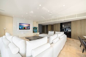 Fernseher, Stereoanlage