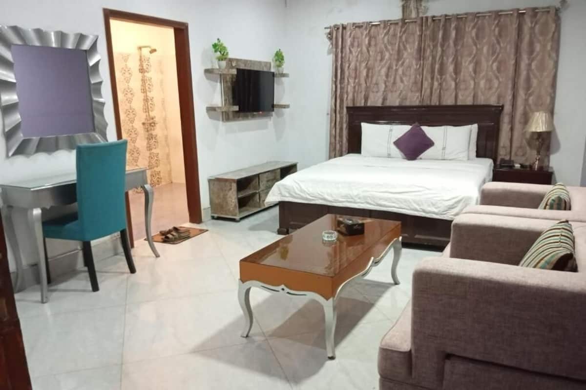 Habitación Deluxe con 1 cama doble o 2 individuales | Sistema de insonorización, tabla de planchar con plancha, wifi gratis