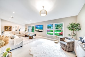 Smart TV - Heated Pool! Private Home+Bikes & Fire Pit! (Delray Beach)