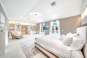 5 bedrooms, iron/ironing board, travel cot, free WiFi - Heated Pool! Private Home+Bikes & Fire Pit! (Delray Beach)
