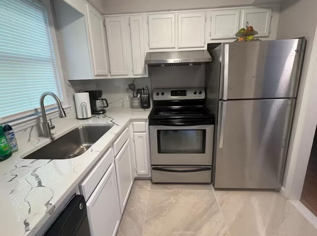 Refrigerador, microondas, horno, placa de cocina