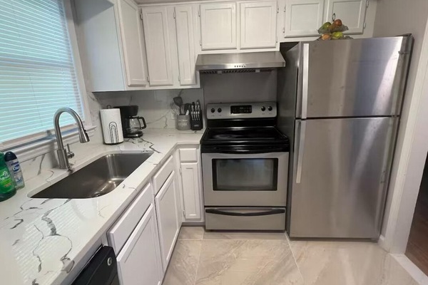 Refrigerador, microondas, horno y parrilla de estufa