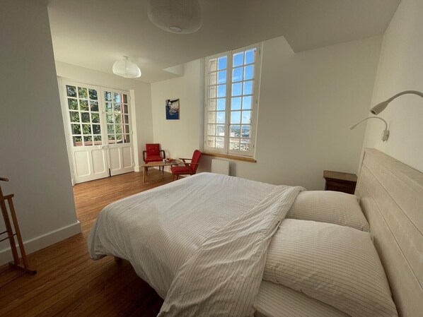 5 Schlafzimmer, Bügeleisen/Bügelbrett, kostenloses WLAN, Bettwäsche