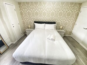 2 bedrooms, iron/ironing board, WiFi