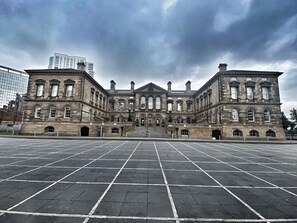 Point of interest - Albert Clock/ Customs House Square.  2 Bed, Parking. (Belfast)