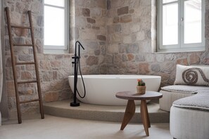 Dusj, hårføner og håndklær