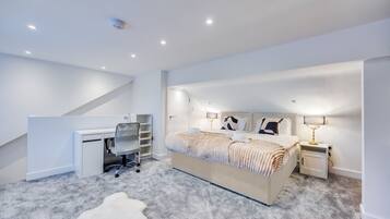 3 Schlafzimmer, Schreibtisch, Bügeleisen/Bügelbrett, Reisekinderbett