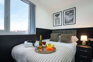 4 camere, una scrivania, ferro/asse da stiro, culla da viaggio