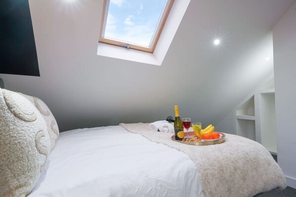 4 Schlafzimmer, Schreibtisch, Bügeleisen/Bügelbrett, Reisekinderbett