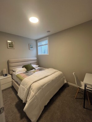 2 bedrooms, iron/ironing board, WiFi, bed sheets - Executive 2 BR (Calgary)
