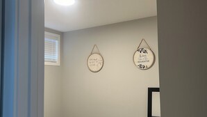 2 間睡房、熨斗/熨衫板、Wi-Fi、床單