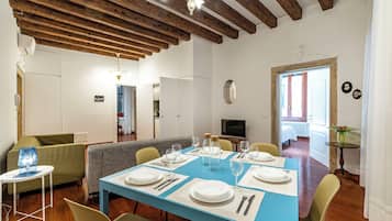 Apartemen | Makan di kamar