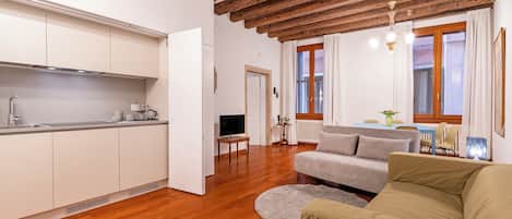 Apartment | Private kitchen | Electric kettle, toaster