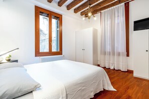 2 chambres, fer et planche à repasser, lits bébé (en supplément)