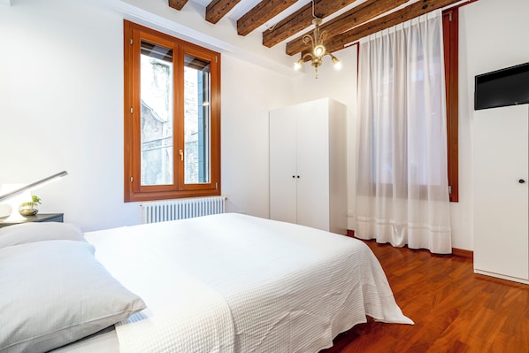 Departamento | 2 habitaciones, tabla de planchar con plancha, cunas y wifi gratis 
