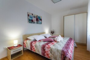 2 bedrooms, WiFi, bed sheets