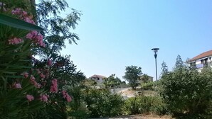 A paved pathway with hexagonal tiles leading to a building with a red roof. - Ground floor Apartment Tihana with washing machine for up to 4 Guests (Krk)
