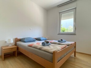 1 habitación, tabla de planchar con plancha, wifi y ropa de cama 