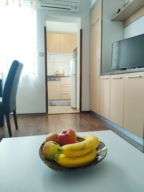 Interior - Charming Apartment Marina in Krk with Air Conditioning, WiFi, Grill, Quiet location, for 2 persons (Krk)