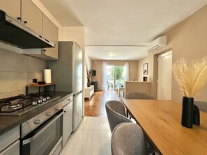 Fridge, oven, stovetop, coffee/tea maker