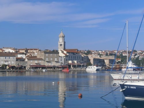 Apartment DiSente °2 in Krk, family-friendly, close to the center, pets allowed, sea view