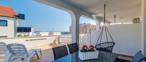 屋外ダイニングエリア