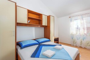 1 bedroom, WiFi, bed sheets